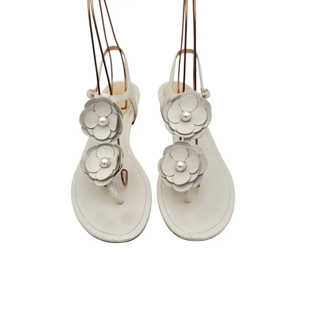 Chanel CC Camelia Flower Pearl Flat Thong Sandal White Leather Size 40.5 9.5 10
